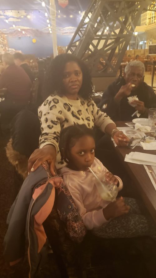 Sortie au restaurant — Bruno Bidjogo Mono