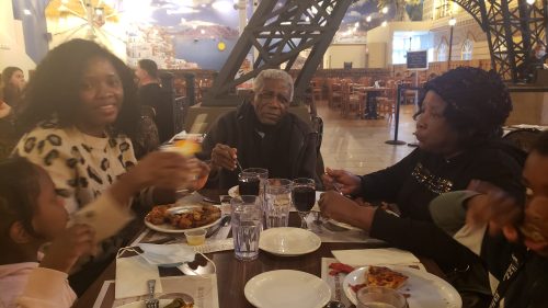Sortie au restaurant — Bruno Bidjogo Mono