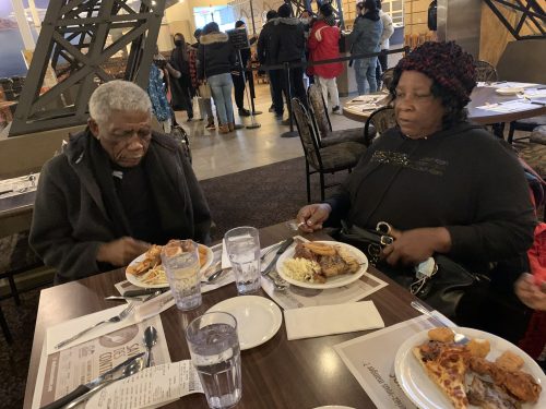 Sortie au restaurant — Bruno Bidjogo Mono