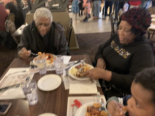 Sortie au restaurant — Bruno Bidjogo Mono
